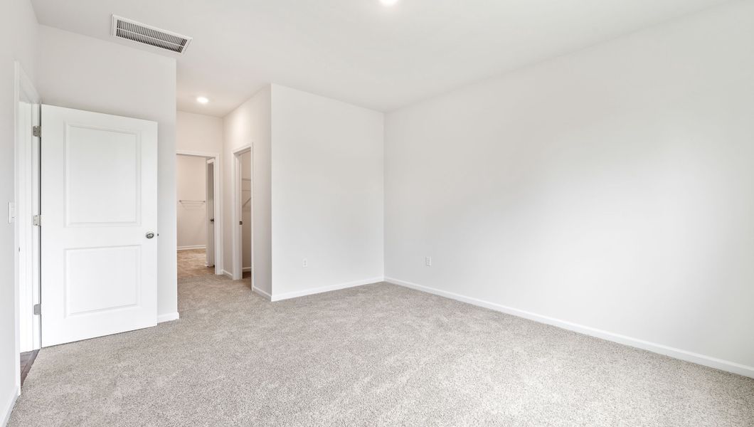 Spacious, unfurnished interior of a new home in Chestnut Ridge, Greenville (Image 19).