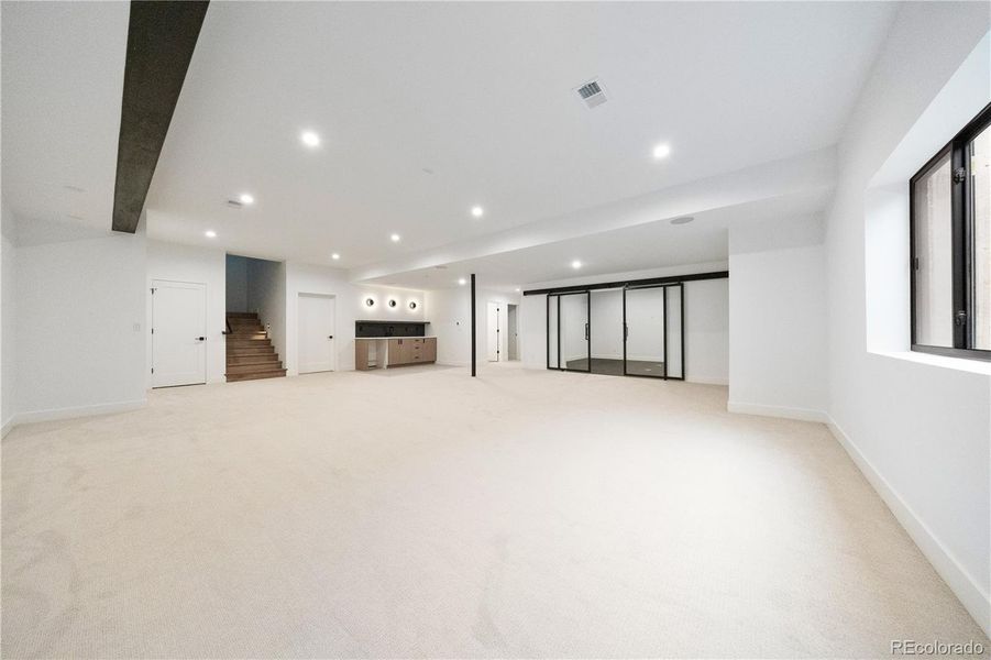 Spacious, unfurnished interior of a new home in , Golden (Image 25).