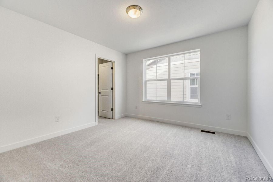 Spacious, unfurnished interior of a new home in Vermilion Creek, Centennial (Image 12).