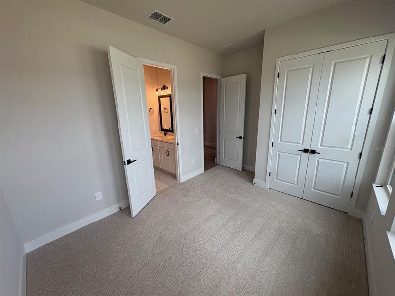 Spacious, unfurnished interior of a new home in Lakeview Crossing – Classic Series, Sarasota (Image 8).