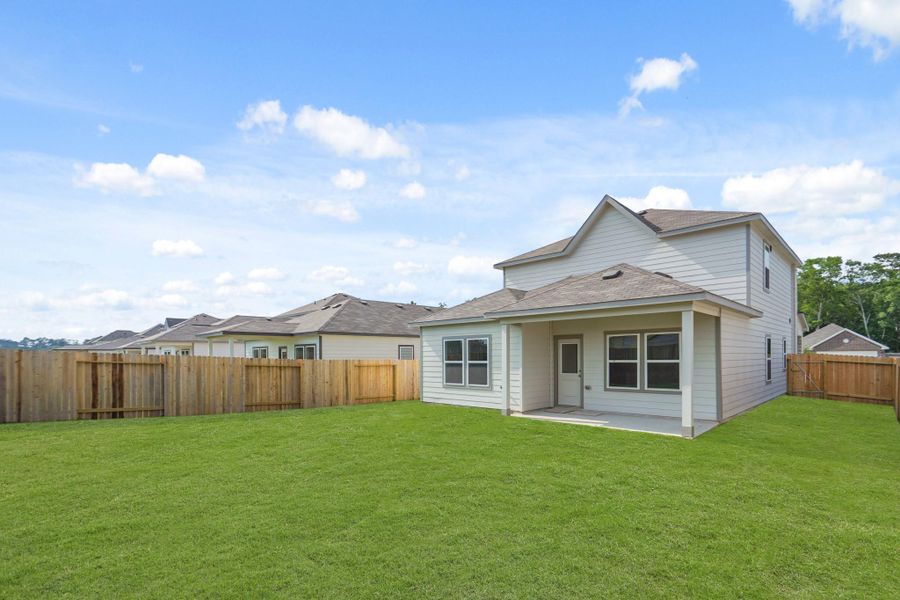 Front exterior of a new home in Sherwood Glen, Conroe, TX, highlighting curb appeal (Image 1).
