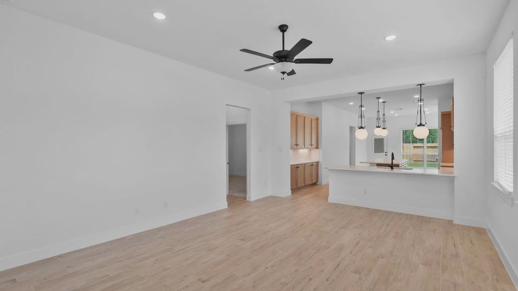 Spacious, unfurnished interior of a new home in Evergreen 40s, Conroe (Image 12). Spacious, unfurnished interior of a new home in Evergreen 40s, Conroe (Image 12).