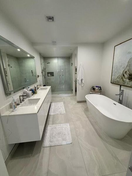 SOAKING TUB
