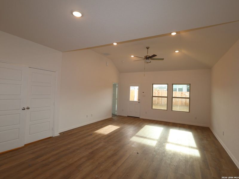 Spacious, unfurnished interior of a new home in Agave, San Antonio (Image 17).