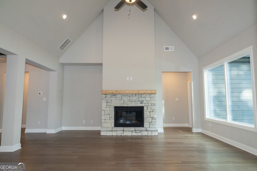 Spacious, unfurnished interior of a new home in Leverett Park, Newnan (Image 21).