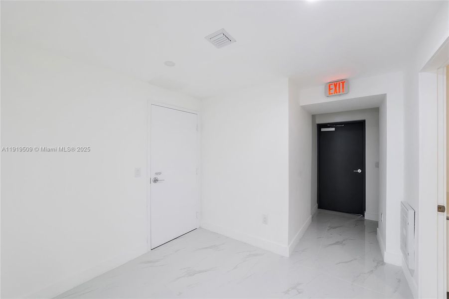 Spacious, unfurnished interior of a new home in , Miami (Image 23).