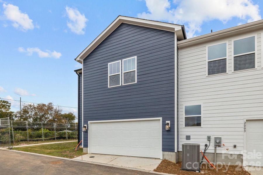 Exterior details and patio area of a home in Greenway Overlook, Charlotte (Image 4).