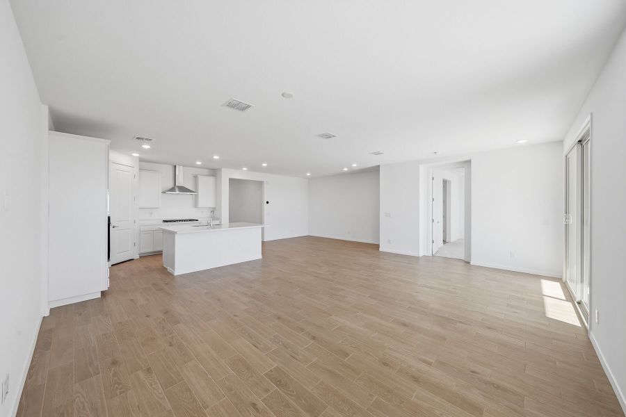 Spacious, unfurnished interior of a new home in Tierra Vistoso, Surprise (Image 9).