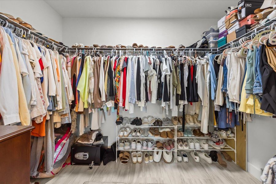 Huge Master Suite Walk-In Closet – A True Storage Haven