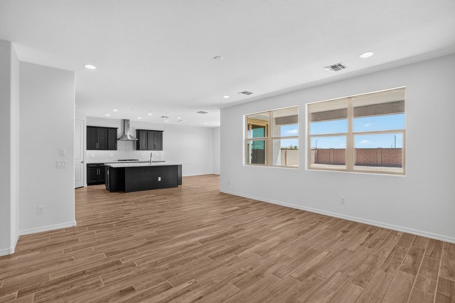 Spacious, unfurnished interior of a new home in Artisan at Asante, Surprise (Image 15).