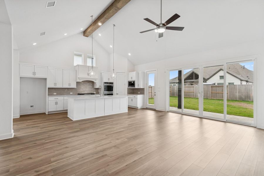 Spacious, unfurnished interior of a new home in Jordan Ranch 70' Homesites, Fulshear (Image 28).