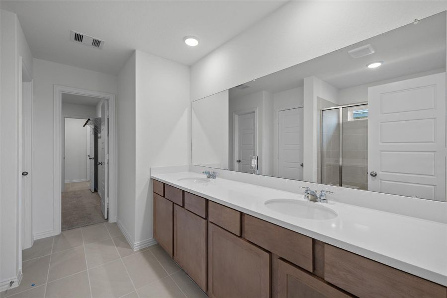 Furnished interior view inside a new home in Oakwood Estates, Waller (Image 9).
