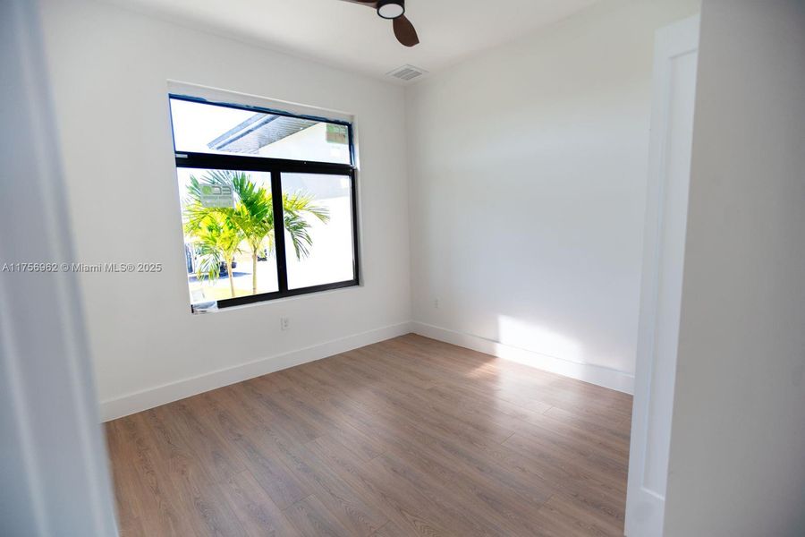 Spacious, unfurnished interior of a new home in , Cape Coral (Image 16).
