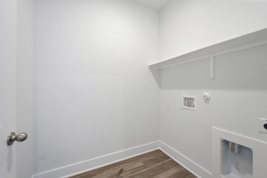 Spacious, unfurnished interior of a new home in Sunfield, Buda (Image 23). Spacious, unfurnished interior of a new home in Sunfield, Buda (Image 23).