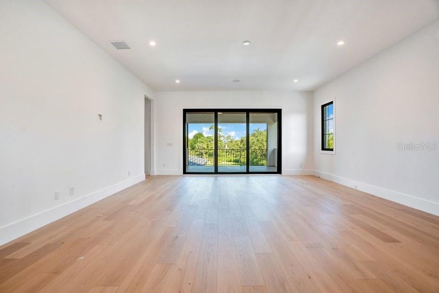Spacious, unfurnished interior of a new home in , Windermere (Image 27).