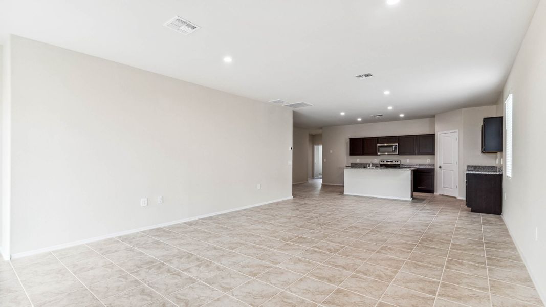 Spacious, unfurnished interior of a new home in Western Crossing, Florence (Image 11).