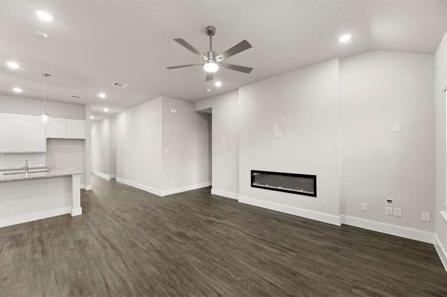 16. 2404 Overlook - Family (2)