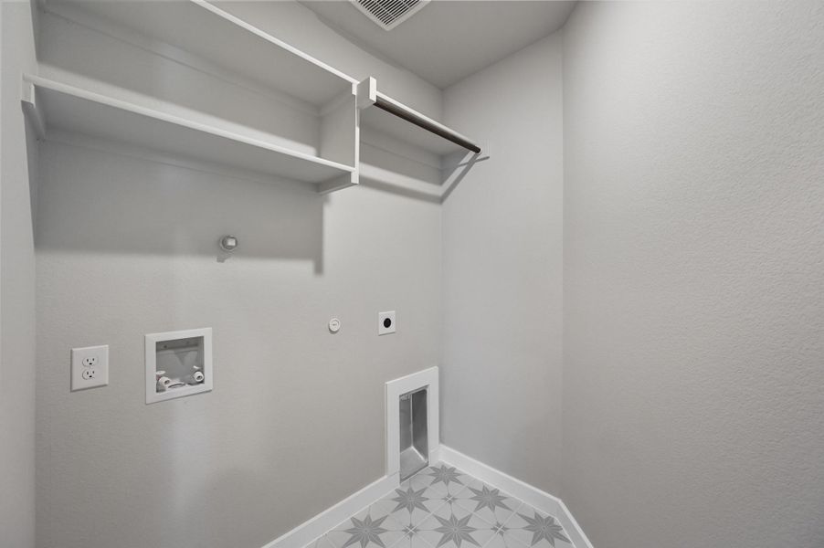 Representative furnished interior of a home built from the Hanover by Cheldan Homes in Craftsmen's Corner, Cleburne (Image 8).