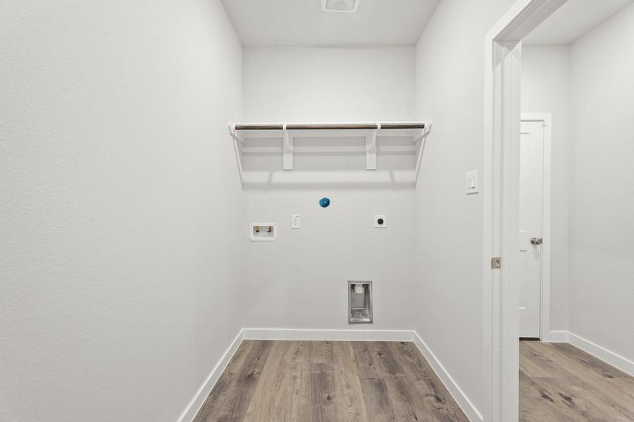 Spacious, unfurnished interior of a new home in Trails at Woodhaven, La Marque (Image 13).