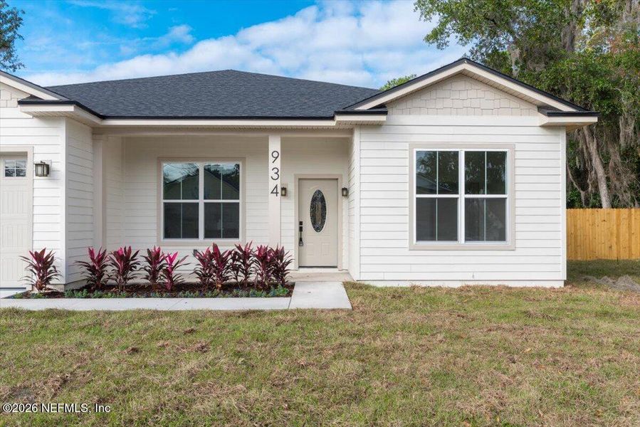 Exterior details and patio area of a home in , Orange Park (Image 3).