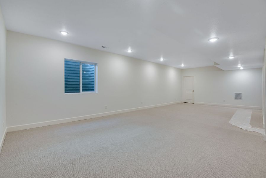 Representative unfurnished interior of a home built from the 3510 by Tri Pointe Homes in Sterling Ranch, Littleton (Image 11).