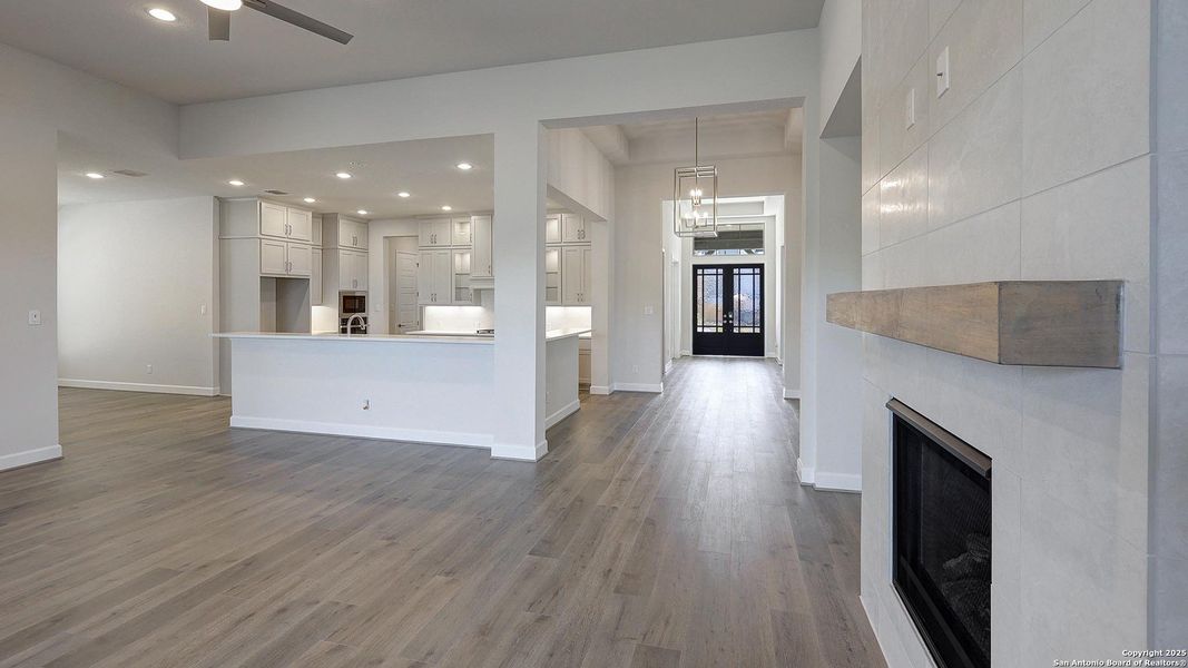 Spacious, unfurnished interior of a new home in Esperanza 80', Boerne (Image 16). Spacious, unfurnished interior of a new home in Esperanza 80', Boerne (Image 16).