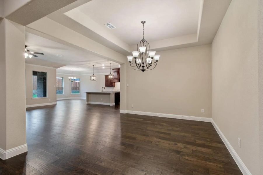 Image 172 representing the Concept 2373 by Landsea Homes in Coyote Crossing, Godley, TX. Image 172 representing the Concept 2373 by Landsea Homes in Coyote Crossing, Godley, TX.