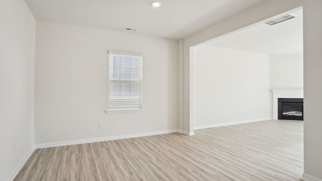 Spacious, unfurnished interior of a new home in Granite Falls, Lancaster (Image 13).