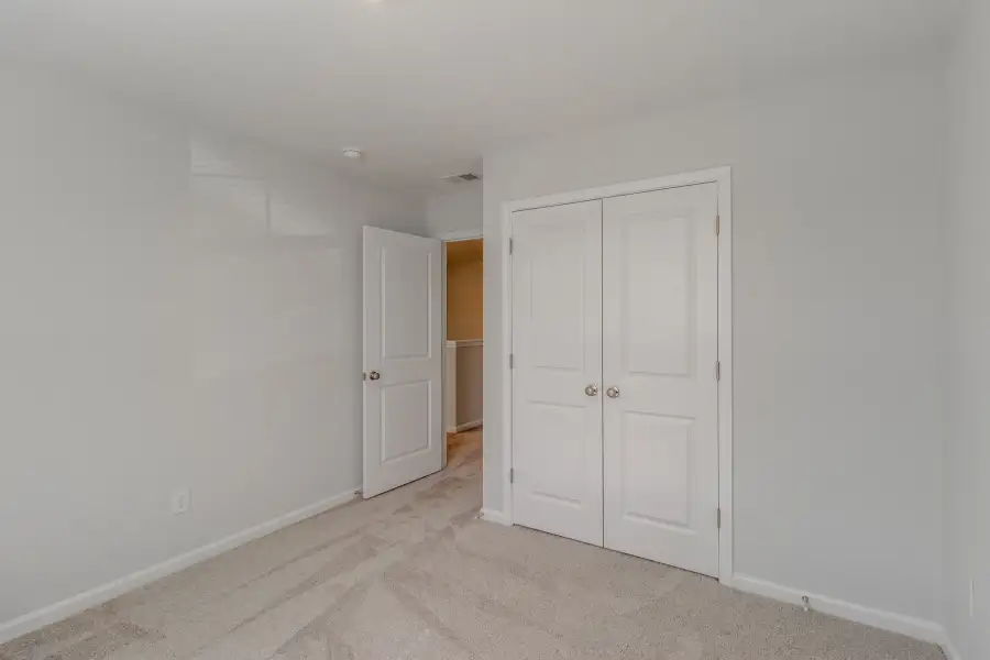 Spacious, unfurnished interior of a new home in Laurinton Farms, Hopkins (Image 30).