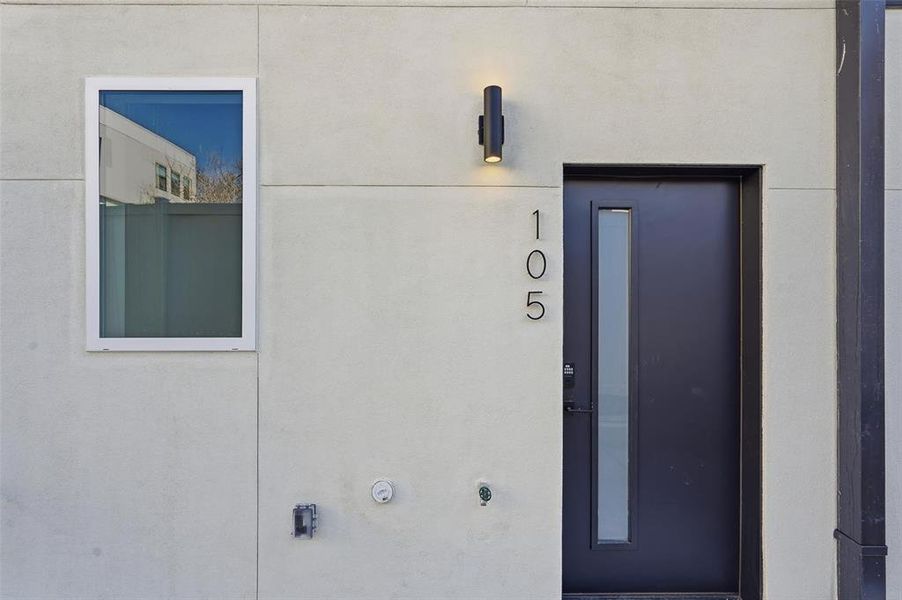 Exterior details and patio area of a home in , Dallas (Image 24).