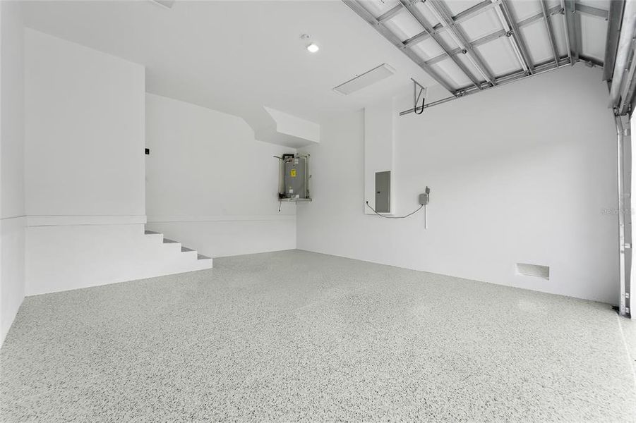 Spacious, unfurnished interior of a new home in , Tampa (Image 47).