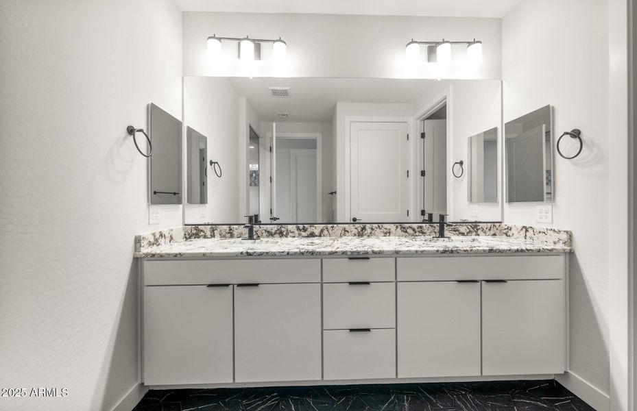 Owner's Bathroom Owner's Bathroom