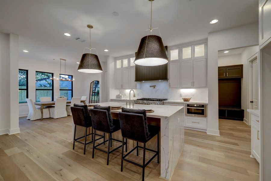 1527 Hewitt will have 11' ceilings downstairs*photos are of a previously constructed home by the builder. 1527 Hewitt may have different selections at builders sole discretion. These photos are not meant to be an exact representation of 1527 Hewitt.