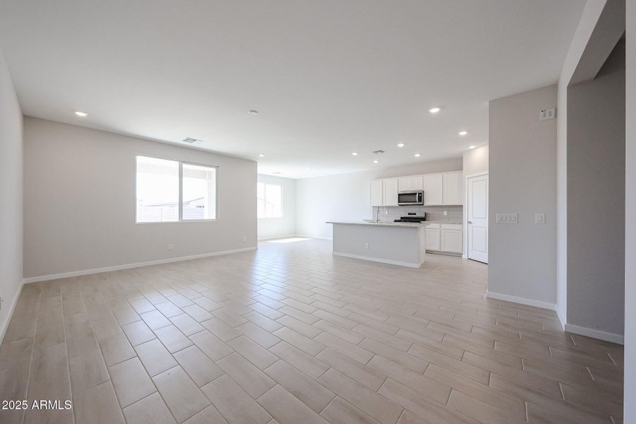 06_RED-74-Century-Communities_livingroom