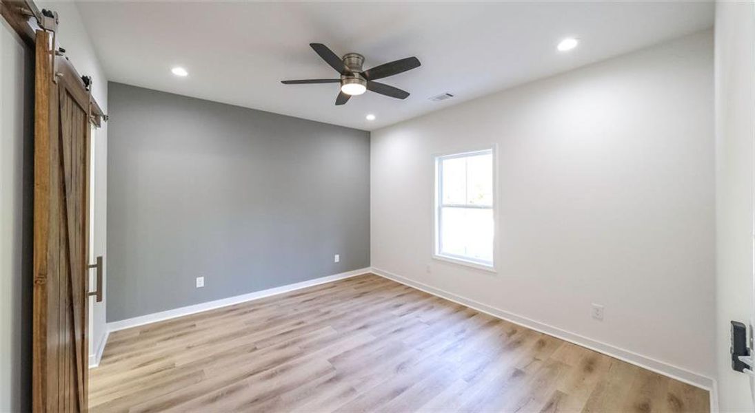 Spacious, unfurnished interior of a new home in , Temple (Image 32).