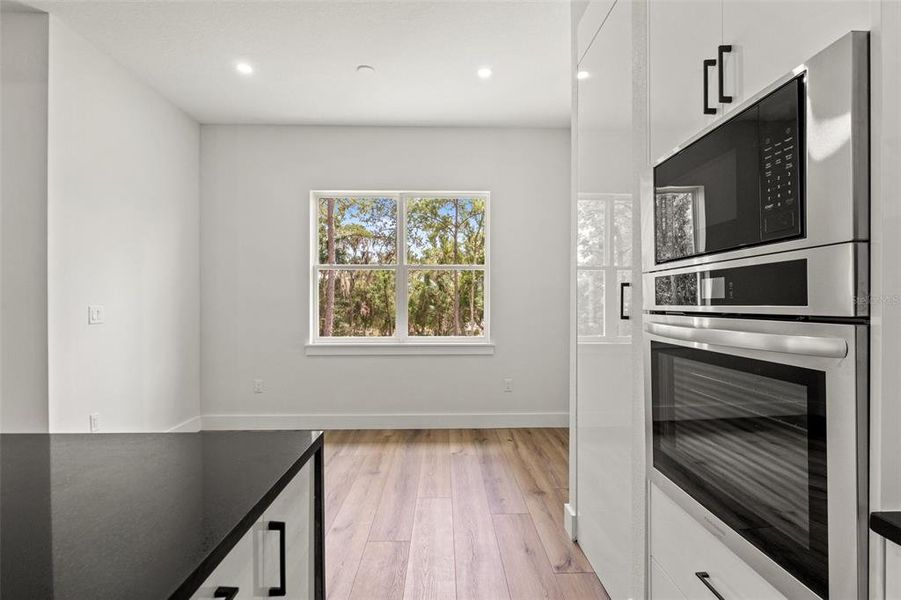 Spacious, unfurnished interior of a new home in Southern Hills Plantation, Brooksville (Image 47).