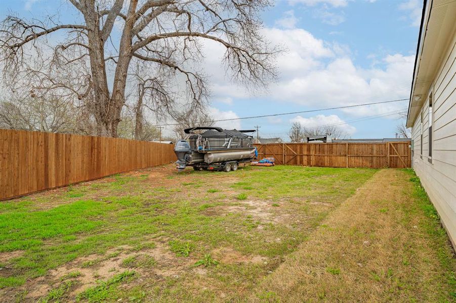 Exterior details and patio area of a home in , Granbury (Image 26).