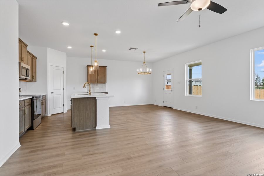 Spacious, unfurnished interior of a new home in Hennersby Hollow, San Antonio (Image 23). Spacious, unfurnished interior of a new home in Hennersby Hollow, San Antonio (Image 23).