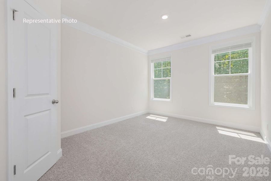 Spacious, unfurnished interior of a new home in Sylvan Creek, Denver (Image 35).