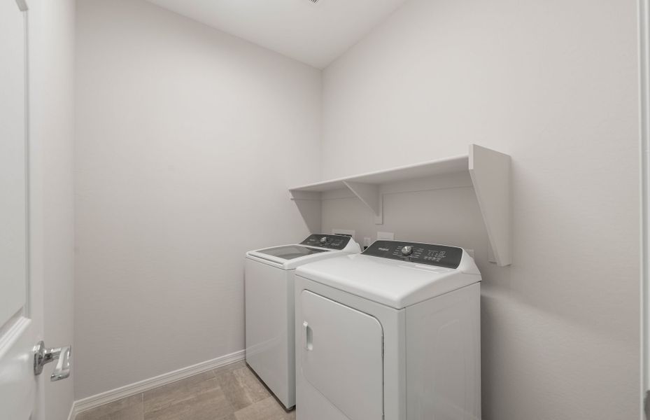 Close-up of interior finishes inside a home in El Cidro, Goodyear (Image 13).