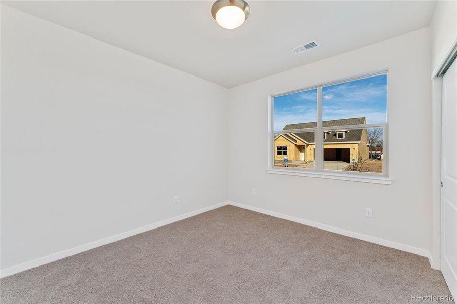 Spacious, unfurnished interior of a new home in The Courtyards at Lupton Village, Fort Lupton (Image 15).