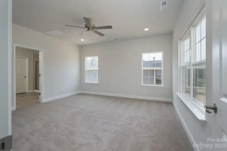 Spacious, unfurnished interior of a new home in Summer Place, Grimesland (Image 17).