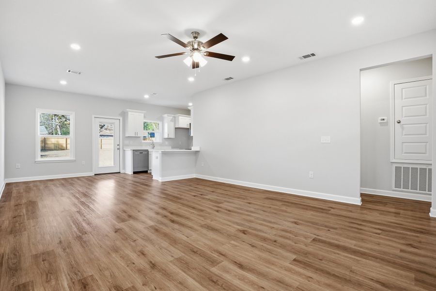 Spacious, unfurnished interior of a new home in , Crestview (Image 19).