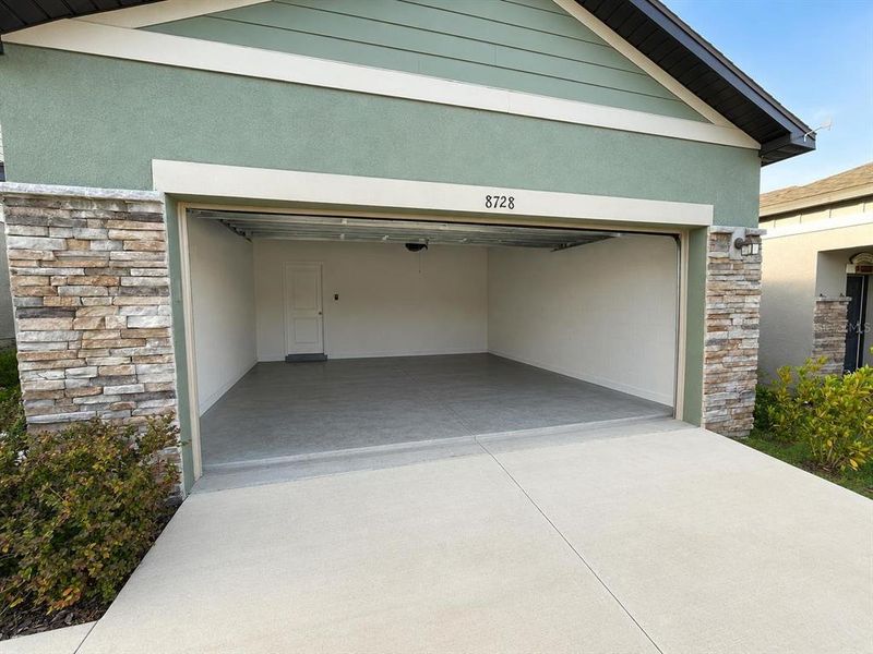 Exterior details and patio area of a home in , Groveland (Image 21).