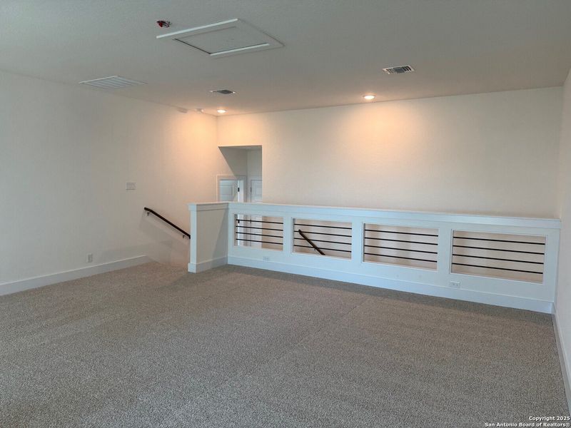 Spacious, unfurnished interior of a new home in Mesa Western, Cibolo (Image 31).