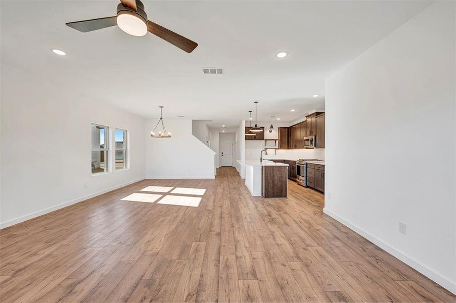 Spacious, unfurnished interior of a new home in Rolling Ridge, Van Alstyne (Image 32).