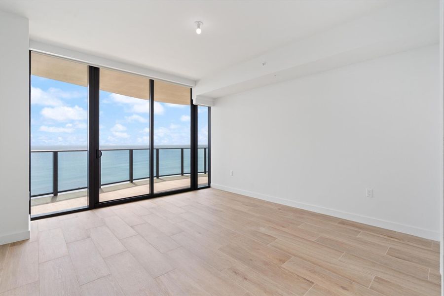 Spacious, unfurnished interior of a new home in , Pompano Beach (Image 16).