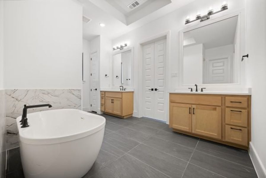 Furnished interior view inside a new home in Heath Golf and Yacht Club, Heath (Image 34).