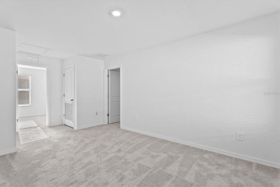 Spacious, unfurnished interior of a new home in , Bradenton (Image 19).