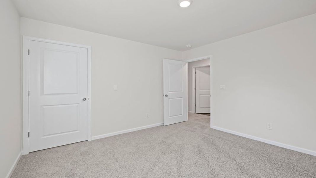 Spacious, unfurnished interior of a new home in Durbin Meadows, Fountain Inn (Image 24).